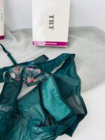 ست لباس زیر توری سبز زمردی TRT – مدل گل‌دار زمرد - تصویر 3